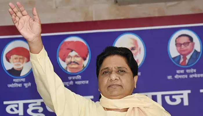 कांग्रेस-बीजेपी की गलत नीतियों से बर्बादी के मुहाने पर खड़ा है देश : मायावती कांग्रेस-बीजेपी की गलत नीतियों से बर्बादी के मुहाने पर खड़ा है देश : मायावती