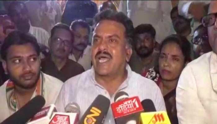 VIDEO: कांग्रेस नेता संजय निरुपम के विवादित बोल, कहा- 'पीएम मोदी आधुनिक औरंगजेब' VIDEO: कांग्रेस नेता संजय निरुपम के विवादित बोल, कहा- 'पीएम मोदी आधुनिक औरंगजेब'