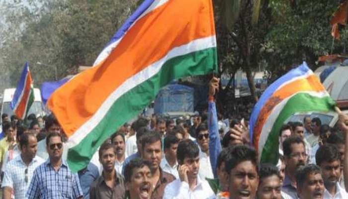 ठाणे: फुटपाथ पर दुकान लगाने को लेकर बीजेपी-मनसे कार्यकर्ता आपस में भिड़े ठाणे: फुटपाथ पर दुकान लगाने को लेकर बीजेपी-मनसे कार्यकर्ता आपस में भिड़े