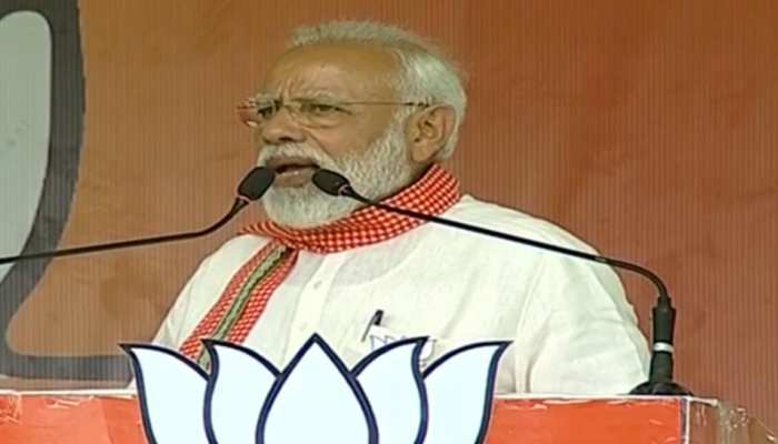 अलवर गैंगरैप: पीएम मोदी ने कांग्रेस पर बोला हमला, कहा-अवॉर्ड वापसी गैंग क्यों चुप अलवर गैंगरैप: पीएम मोदी ने कांग्रेस पर बोला हमला, कहा-अवॉर्ड वापसी गैंग क्यों चुप