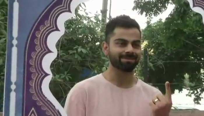 Lok Sabha Elections 2019: विराट कोहली ने सुबह-सुबह ही लाइन में लगकर किया मतदान Lok Sabha Elections 2019: विराट कोहली ने सुबह-सुबह ही लाइन में लगकर किया मतदान