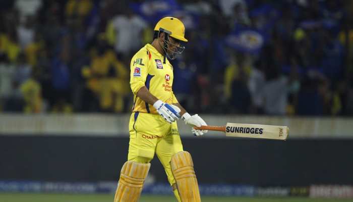 VIDEO: IPL Final में धोनी रन आउट हंगामा- फैंस ने ट्विटर पर पूछा क्या यह वाकई आउट था? VIDEO: IPL Final में धोनी रन आउट हंगामा- फैंस ने ट्विटर पर पूछा क्या यह वाकई आउट था?