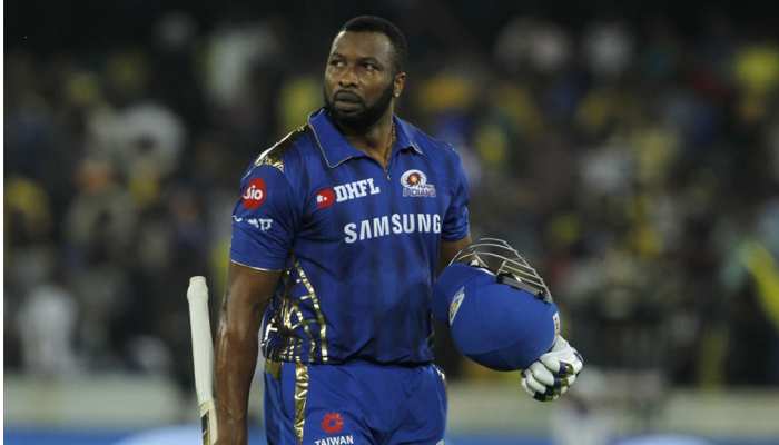 IPL 2019: कीरोन पोलार्ड पर लगा जुर्माना, मैदान में किया था ऐसा मजाक IPL 2019: कीरोन पोलार्ड पर लगा जुर्माना, मैदान में किया था ऐसा मजाक