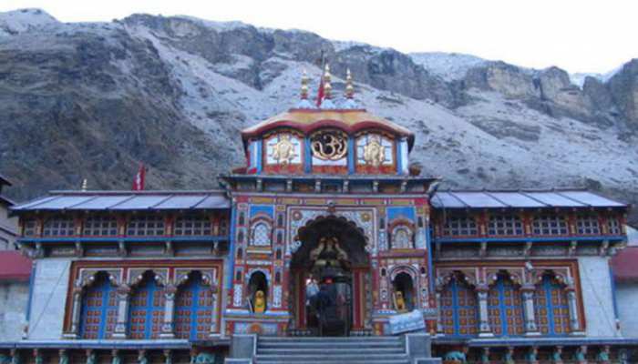 बद्रीनाथ यात्रा लोगों को दे रही सुकून, ब्लैक बियर और ग्लेशियर बने आकर्षण का केंद्र बद्रीनाथ यात्रा लोगों को दे रही सुकून, ब्लैक बियर और ग्लेशियर बने आकर्षण का केंद्र