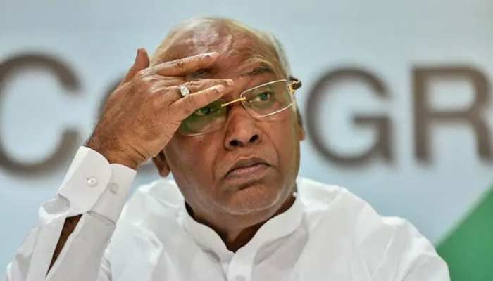 गुलबर्गा लोकसभा सीट: कांग्रेस के गढ़ में मल्लिकार्जुन खड़गे की प्रतिष्ठा दांव पर! गुलबर्गा लोकसभा सीट: कांग्रेस के गढ़ में मल्लिकार्जुन खड़गे की प्रतिष्ठा दांव पर!