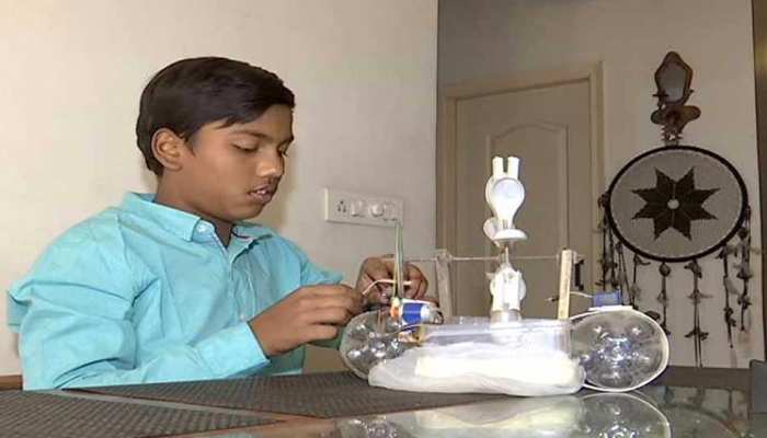 13 साल के छात्र ने बनाई पानी से सॉलिड वेस्ट साफ करने वाली मशीन, मिल रही सराहना 13 साल के छात्र ने बनाई पानी से सॉलिड वेस्ट साफ करने वाली मशीन, मिल रही सराहना