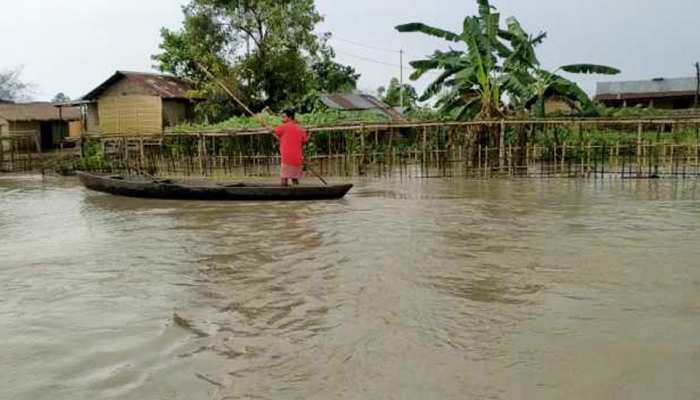 असम में पहली बार गर्मी के मौसम में बाढ़ ने मचाई तबाही, डिब्रूगढ़ में 50 हजार लोग बेघर असम में पहली बार गर्मी के मौसम में बाढ़ ने मचाई तबाही, डिब्रूगढ़ में 50 हजार लोग बेघर