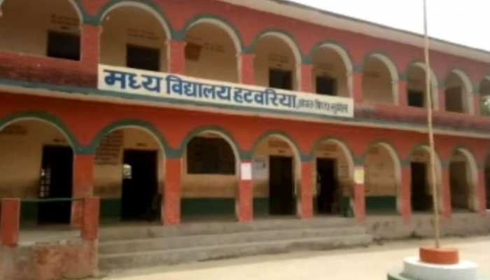बिहार: 7 सालों से 'मातृत्व अवकाश' पर है 50 वर्षीय शिक्षिका, सरकार को लगा 15 लाख का चूना बिहार: 7 सालों से 'मातृत्व अवकाश' पर है 50 वर्षीय शिक्षिका, सरकार को लगा 15 लाख का चूना