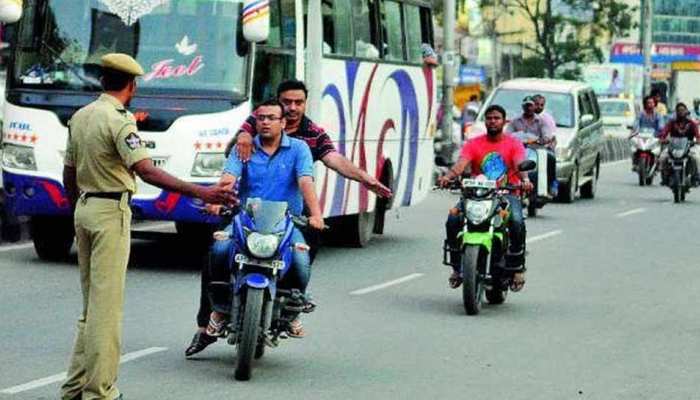 यूपी के इस शहर में बिना हेलमेट बाइक चलाने वालों को नहीं मिलेगा पेट्रोल यूपी के इस शहर में बिना हेलमेट बाइक चलाने वालों को नहीं मिलेगा पेट्रोल