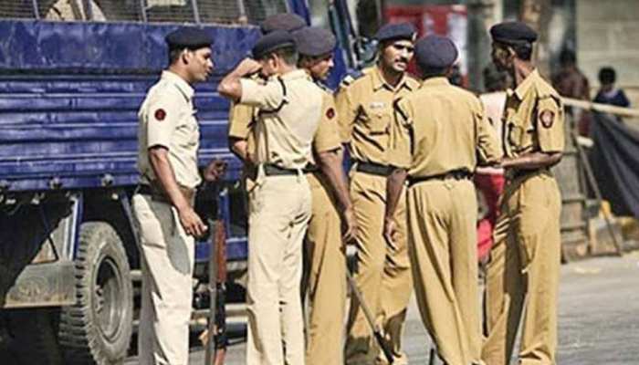 उदयपुर में प्रसूता की मौत के बाद हंगामा, चिकित्सालय परिसर हुआ छावनी में तब्दील उदयपुर में प्रसूता की मौत के बाद हंगामा, चिकित्सालय परिसर हुआ छावनी में तब्दील