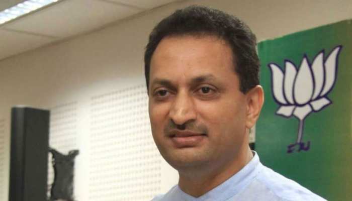 साध्वी प्रज्ञा के गोडसे वाले बयान के समर्थन पर केंद्रीय मंत्री ने दी सफाई, कहा- मेरा ट्विटर अकाउंट हैक हुआ साध्वी प्रज्ञा के गोडसे वाले बयान के समर्थन पर केंद्रीय मंत्री ने दी सफाई, कहा- मेरा ट्विटर अकाउंट हैक हुआ