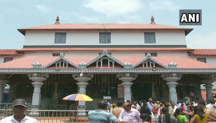 कर्नाटक में जलसंकट, मंदिर के पुजारी ने कहा- जब तक बारिश नहीं होती, न आएं श्रद्धालु कर्नाटक में जलसंकट, मंदिर के पुजारी ने कहा- जब तक बारिश नहीं होती, न आएं श्रद्धालु