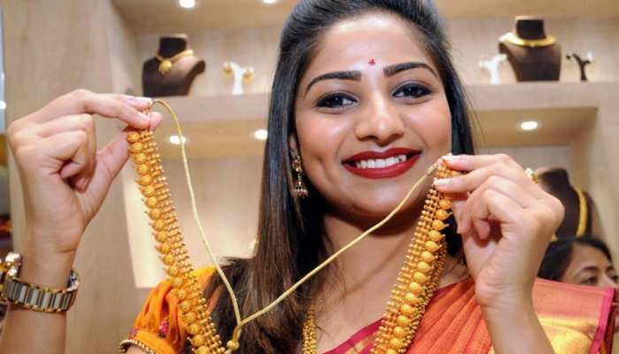 सुस्त मांग से सोने में 150 रुपये की गिरावट, चांदी भी 250 रुपये फीकी पड़ी सुस्त मांग से सोने में 150 रुपये की गिरावट, चांदी भी 250 रुपये फीकी पड़ी
