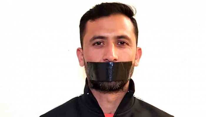 World Cup 2019: पाकिस्तान की टीम से बाहर किए जाने से ‘बागी’ हुए जुनैद, जताया अनोखा विरोध World Cup 2019: पाकिस्तान की टीम से बाहर किए जाने से ‘बागी’ हुए जुनैद, जताया अनोखा विरोध