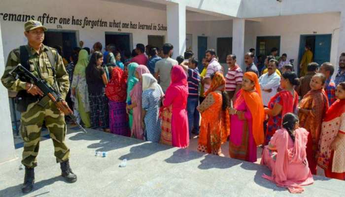 पहली बार लोकसभा चुनाव में 3 अर्द्धसैन्य बल, 20 लाख राज्य पुलिसकर्मी किए गए थे तैनात पहली बार लोकसभा चुनाव में 3 अर्द्धसैन्य बल, 20 लाख राज्य पुलिसकर्मी किए गए थे तैनात