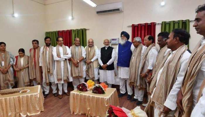 Exit Poll के बाद बीजेपी भी सक्रिय, अमित शाह ने आज एनडीए के दलों को बुलाया डिनर पर Exit Poll के बाद बीजेपी भी सक्रिय, अमित शाह ने आज एनडीए के दलों को बुलाया डिनर पर