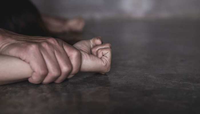 बागपत: युवक ने फेसबुक पर झूठी आईडी बनाकर महिला से की दोस्ती, फिर किया रेप बागपत: युवक ने फेसबुक पर झूठी आईडी बनाकर महिला से की दोस्ती, फिर किया रेप