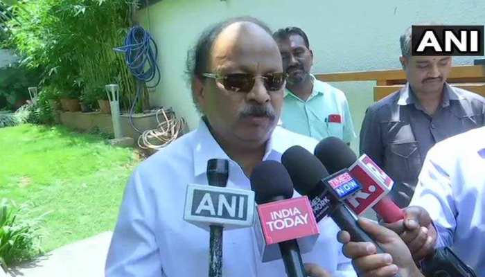 नोटिस मिलने पर भड़के बागी कांग्रेस MLA रोशन बेग, कहा- पढ़ने की भी जहमत नहीं उठाऊंगा नोटिस मिलने पर भड़के बागी कांग्रेस MLA रोशन बेग, कहा- पढ़ने की भी जहमत नहीं उठाऊंगा