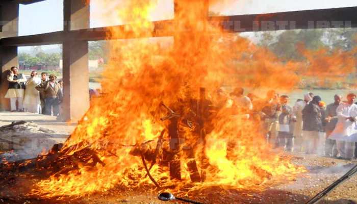 तेलंगाना: करीमनगर में अब गरीब कर सकेंगे एक रुपये में अंतिम संस्कार तेलंगाना: करीमनगर में अब गरीब कर सकेंगे एक रुपये में अंतिम संस्कार