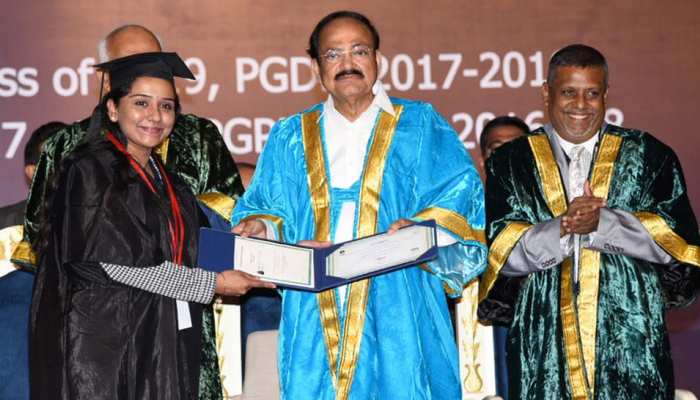उप-राष्ट्रपति ने चेताया- संवैधानिक संस्थाओं को कमजोर न करें उप-राष्ट्रपति ने चेताया- संवैधानिक संस्थाओं को कमजोर न करें