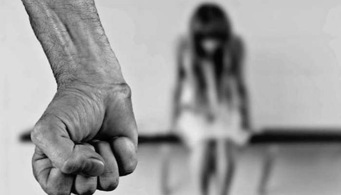 बिहार : पिता के साथ कोचिंग से घर लौट रही लड़की का अपहरण, लोगों ने किया हंगामा बिहार : पिता के साथ कोचिंग से घर लौट रही लड़की का अपहरण, लोगों ने किया हंगामा