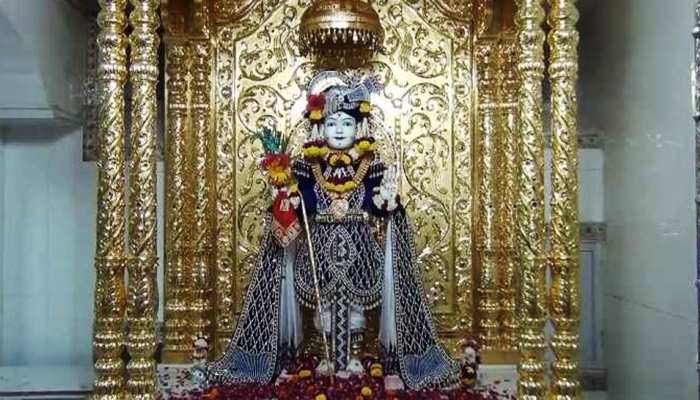 गुजरात: स्वामीनारायण मंदिर में भक्त ने अर्पित किया सिंहासन, कीमत 5 करोड़ गुजरात: स्वामीनारायण मंदिर में भक्त ने अर्पित किया सिंहासन, कीमत 5 करोड़