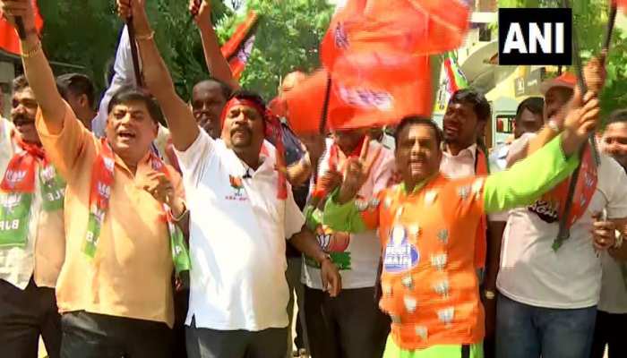Karnataka Election Results: रुझानों में 23 सीटों पर BJP आगे, तुमकर में देवगौड़ा पीछे Karnataka Election Results: रुझानों में 23 सीटों पर BJP आगे, तुमकर में देवगौड़ा पीछे