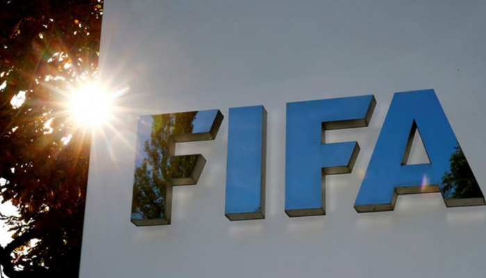 FIFA World Cup: फीफा बैठक में हुए कई अहम फैसले, 2022 टूर्नामेंट में खेलेंगी 32 टीमें FIFA World Cup: फीफा बैठक में हुए कई अहम फैसले, 2022 टूर्नामेंट में खेलेंगी 32 टीमें