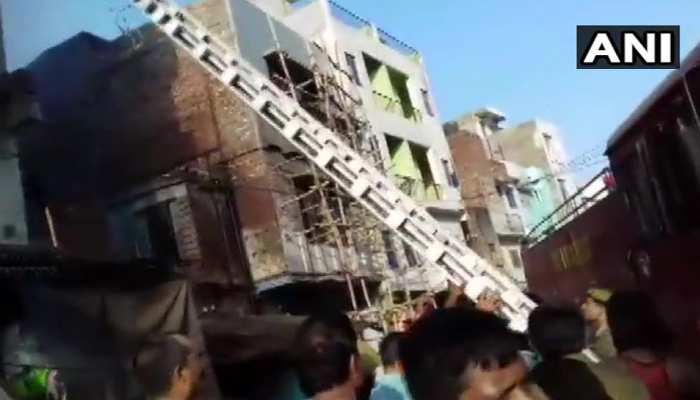 कानपुर में गोदाम में लगी आग, अब तक 5 लोगों को निकाला गया, रेस्क्यू ऑपरेशन जारी कानपुर में गोदाम में लगी आग, अब तक 5 लोगों को निकाला गया, रेस्क्यू ऑपरेशन जारी