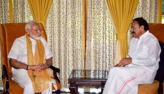 पीएम मोदी ने उपराष्ट्रपति एम वेंकैया नायडू से की मुलाकात, मिली बधाई पीएम मोदी ने उपराष्ट्रपति एम वेंकैया नायडू से की मुलाकात, मिली बधाई