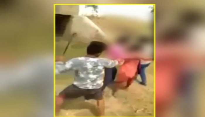 बिहार में प्रेमी युगल से मारपीट का वीडियो वायरल, पुलिस ने किया एक को गिरफ्तार बिहार में प्रेमी युगल से मारपीट का वीडियो वायरल, पुलिस ने किया एक को गिरफ्तार