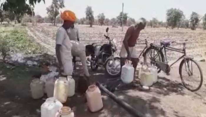 UP के इस शहर में पेट्रोल से महंगा है पानी, जनता बोली, हमारी भी सुनो सरकार UP के इस शहर में पेट्रोल से महंगा है पानी, जनता बोली, हमारी भी सुनो सरकार