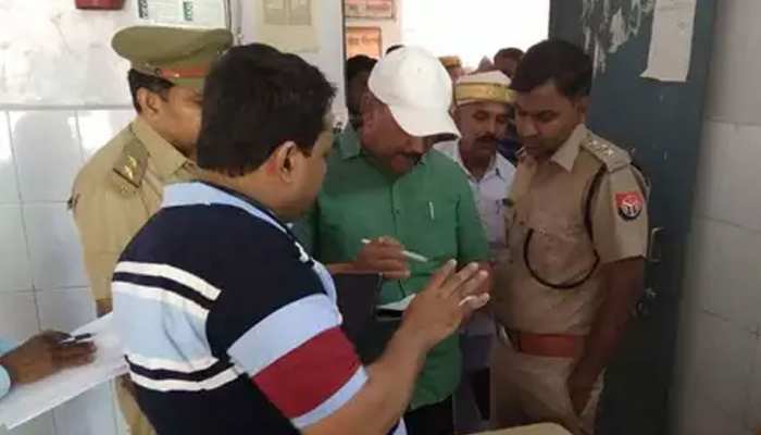 बाराबंकी मामला: CM योगी के निर्देश पर प्रमुख सचिव आबकारी को सौंपी गई जांच, अब तक 12 पर गिरी गाज बाराबंकी मामला: CM योगी के निर्देश पर प्रमुख सचिव आबकारी को सौंपी गई जांच, अब तक 12 पर गिरी गाज