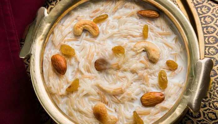 ईद पर स्पेशल सेवइयों से कराए मेहमानों का मुंह मीठा, पढ़िए पूरी Recipe ईद पर स्पेशल सेवइयों से कराए मेहमानों का मुंह मीठा, पढ़िए पूरी Recipe