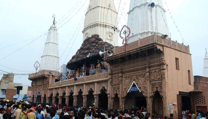 गोवर्धन: दानघाटी मंदिर का प्रबंधक गिरफ्तार, दान के करोड़ रुपये के गबन का है आरोप गोवर्धन: दानघाटी मंदिर का प्रबंधक गिरफ्तार, दान के करोड़ रुपये के गबन का है आरोप
