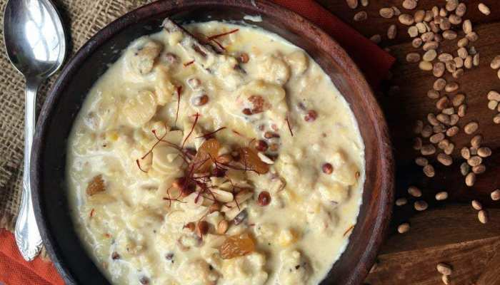 Recipe: मीठा खाने के हैं शौकीन तो घर पर बनाएं स्वादिष्ट मखाने की खीर Recipe: मीठा खाने के हैं शौकीन तो घर पर बनाएं स्वादिष्ट मखाने की खीर