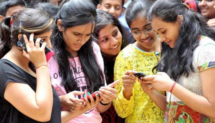 UK Board 12th Result 2019: 12वीं के नतीजे जारी, 80 % छात्र पास UK Board 12th Result 2019: 12वीं के नतीजे जारी, 80 % छात्र पास