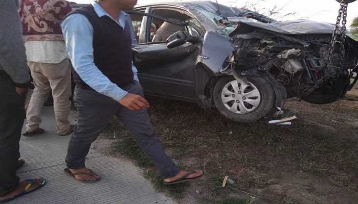 फतेहपुर में भीषण सड़क हादसा, 4 लोगों की मौत की पुष्टि, कई घायल फतेहपुर में भीषण सड़क हादसा, 4 लोगों की मौत की पुष्टि, कई घायल