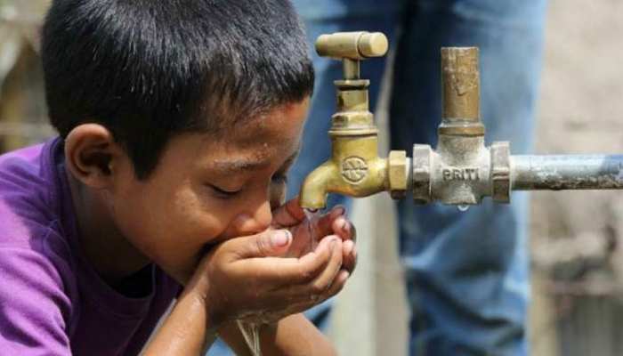 भयावह जल संकट की चपेट में चेन्नई, पानी के बिना लोग बेहाल भयावह जल संकट की चपेट में चेन्नई, पानी के बिना लोग बेहाल