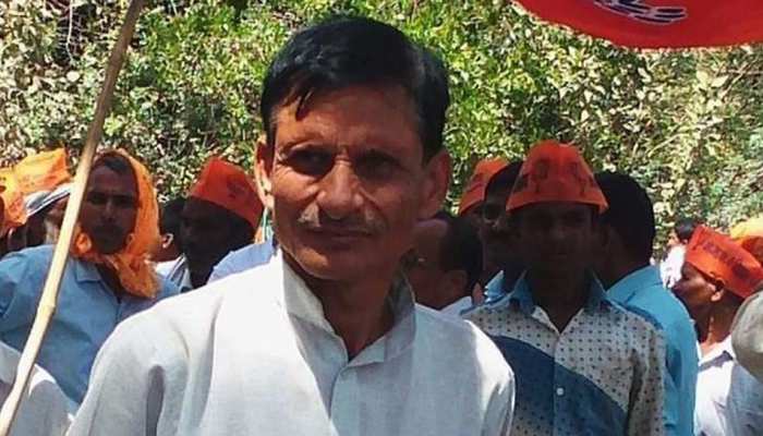 अमेठी हत्याकांडः पुलिस के हाथ लगी बड़ी कामयाबी, मुख्य आरोपी गोलू सिंह गिरफ्तार अमेठी हत्याकांडः पुलिस के हाथ लगी बड़ी कामयाबी, मुख्य आरोपी गोलू सिंह गिरफ्तार