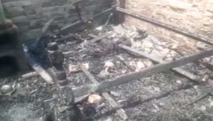 पूर्णियाः दबंगों ने लूटपाट के बाद घर को लगाई आग, लाखों का सामन जलकर खाक पूर्णियाः दबंगों ने लूटपाट के बाद घर को लगाई आग, लाखों का सामन जलकर खाक