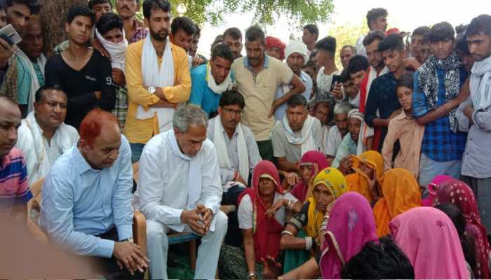 टोंक: ट्रेक्टर चालक की मौत मामले में 8वें दौर की वार्ता भी फेल, प्रदर्शन जारी टोंक: ट्रेक्टर चालक की मौत मामले में 8वें दौर की वार्ता भी फेल, प्रदर्शन जारी