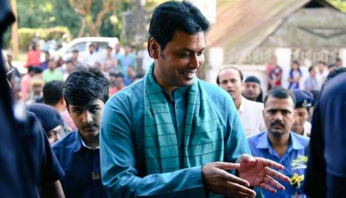 त्रिपुरा के मुख्यमंत्री ने स्वास्थ्य मंत्री को कैबिनेट से बाहर किया, ये है वजह त्रिपुरा के मुख्यमंत्री ने स्वास्थ्य मंत्री को कैबिनेट से बाहर किया, ये है वजह