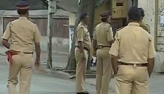सतना में आदिवासी पति-पत्नी पर बरसा दबंगों का कहर, पेड़ से बांधकर डंडों और बेल्ट से की पिटाई सतना में आदिवासी पति-पत्नी पर बरसा दबंगों का कहर, पेड़ से बांधकर डंडों और बेल्ट से की पिटाई