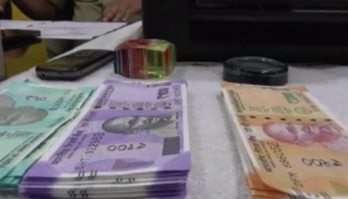 मुंगेरः जमालपुर में किराए के मकान में बनाया जा रहा था जाली नोट, पुलिस ने धरदबोचा मुंगेरः जमालपुर में किराए के मकान में बनाया जा रहा था जाली नोट, पुलिस ने धरदबोचा