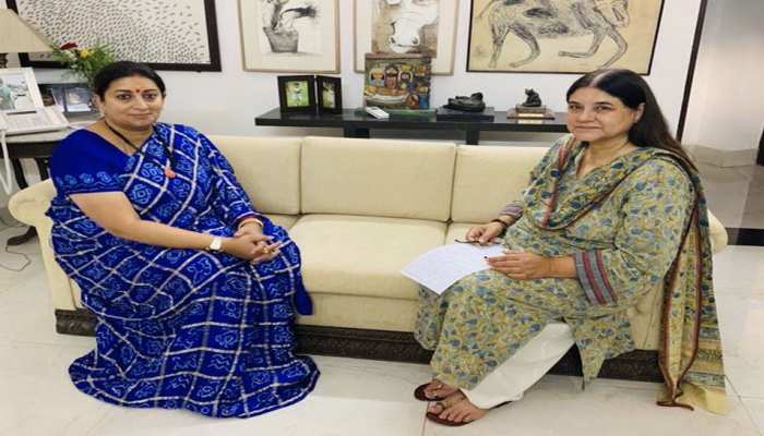 मेनका गांधी से मिलीं स्मृति ईरानी, महिला एवं बाल विकास मंत्रालय से जुड़े मुद्दों पर की चर्चा मेनका गांधी से मिलीं स्मृति ईरानी, महिला एवं बाल विकास मंत्रालय से जुड़े मुद्दों पर की चर्चा