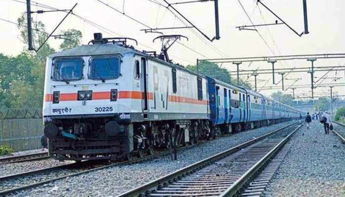ग्वालियर में पकड़ा गया ट्रेन लुटेरा गैंग, ग्रीन सिग्नल को रेड कर करते थे लूट ग्वालियर में पकड़ा गया ट्रेन लुटेरा गैंग, ग्रीन सिग्नल को रेड कर करते थे लूट