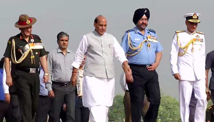 आज सियाचिन और श्रीनगर जाएंगे राजनाथ सिंह, रक्षा मंत्री बनने के बाद पहला दौरा आज सियाचिन और श्रीनगर जाएंगे राजनाथ सिंह, रक्षा मंत्री बनने के बाद पहला दौरा