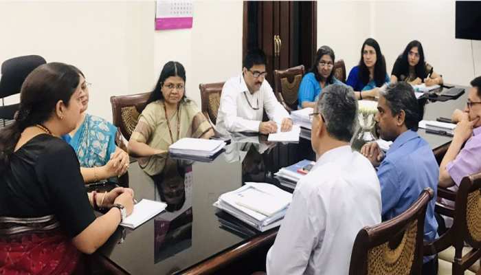 स्मृति ईरानी ने संभाला महिला एवं बाल विकास मंत्रालय का पदभार स्मृति ईरानी ने संभाला महिला एवं बाल विकास मंत्रालय का पदभार