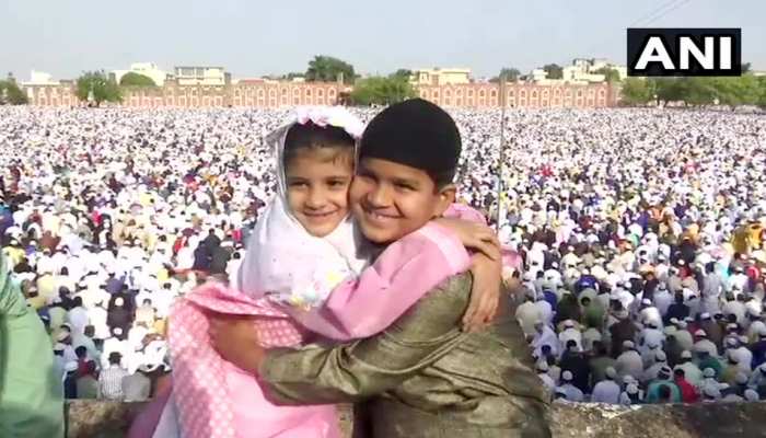EID 2019: देशभर में मनाई जा रही ईद, राष्ट्रपति ने देशवासियों को दी बधाई EID 2019: देशभर में मनाई जा रही ईद, राष्ट्रपति ने देशवासियों को दी बधाई